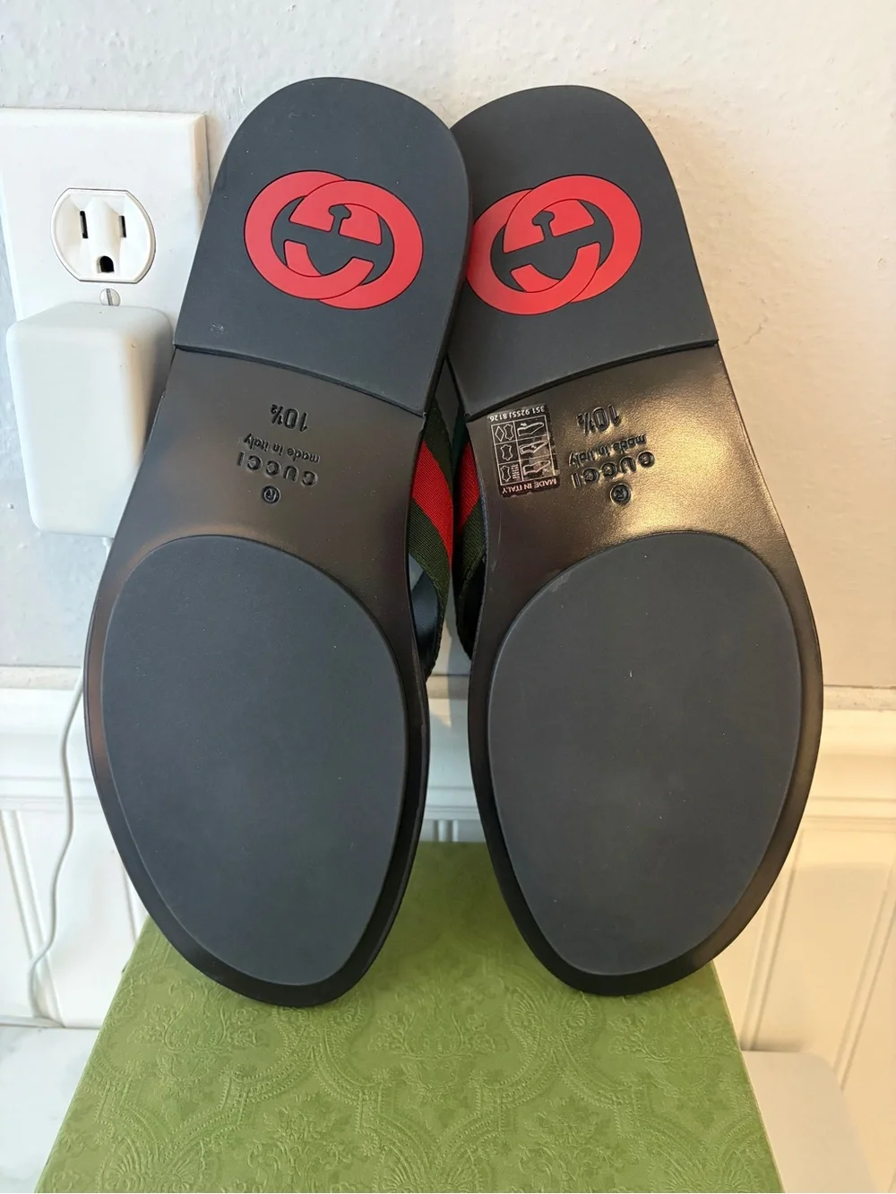 Gucci Black Flip Flops with Green and Red Webbing and Gold Logo